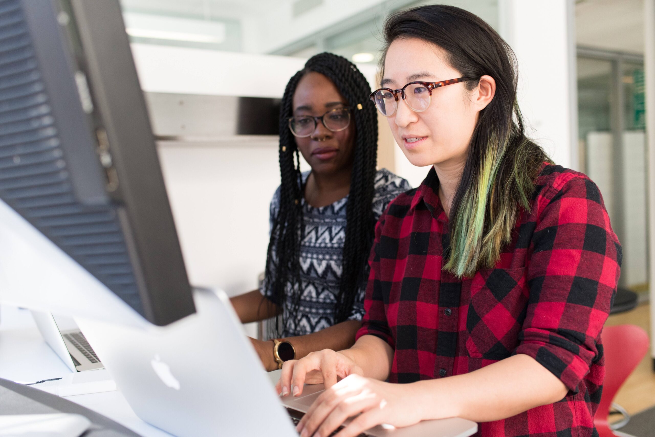 woman-wearing-red-and-black-checkered-blouse-using-macbook-1181472 woman-wearing-red-and-black-checkered-blouse-using-macbook-1181472
